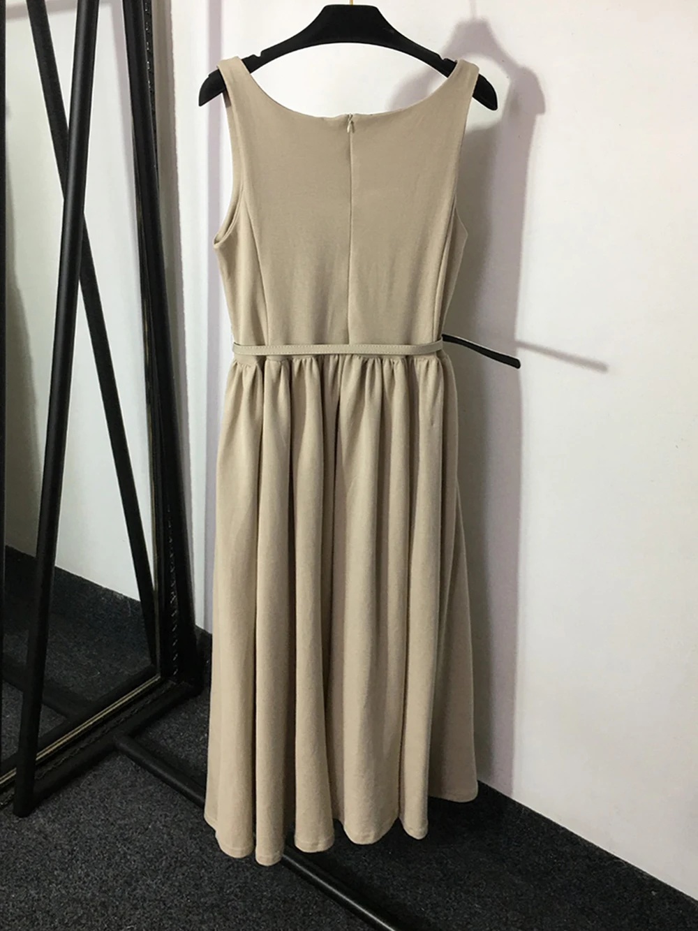 

Spring/Winter Women Lady A-Line Dress Tank Sleeveless Top Office Formal Skirt in Oatmeal and Black