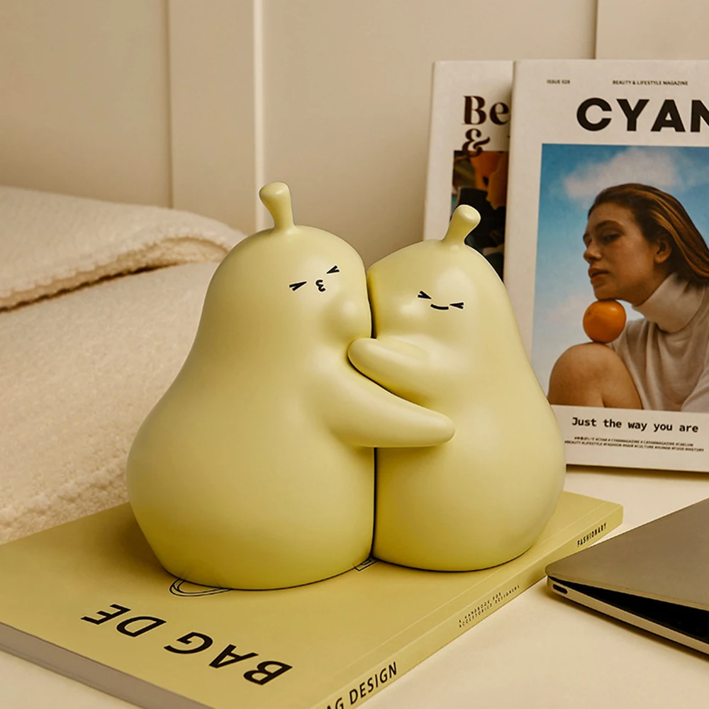 

Cute Never Part Figurines Resin Crafts Home Furnishing Gift Decor Handmade Crafts Art Sculpture Embracing Pear Nordic Miniatures