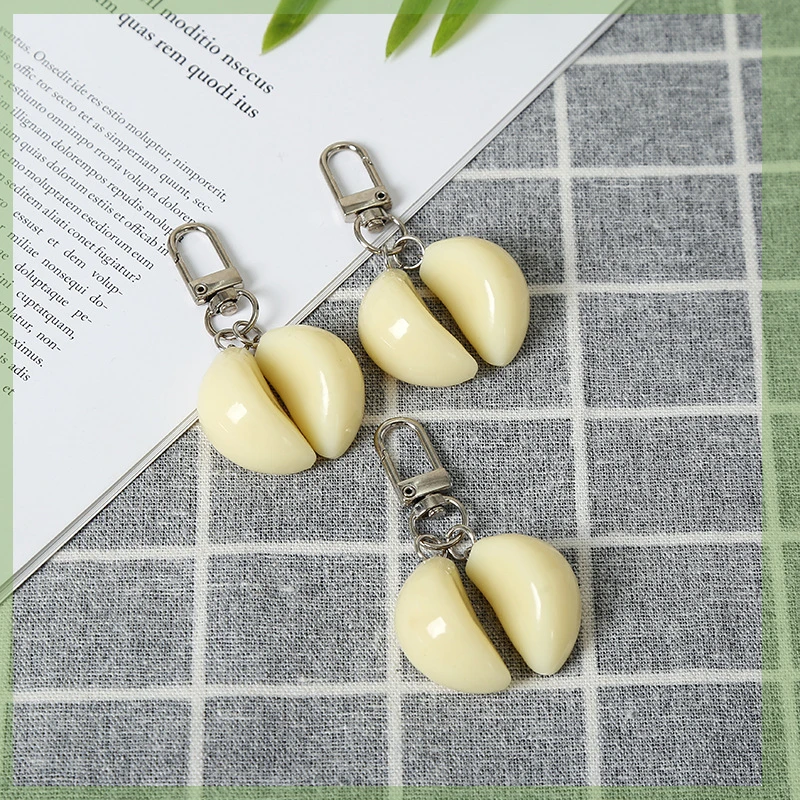 

Creative Garlic Keychain New Simulation Food Garlic Ornaments Personalized Bag Pendant Jewelry Handmade Personalized Keychain