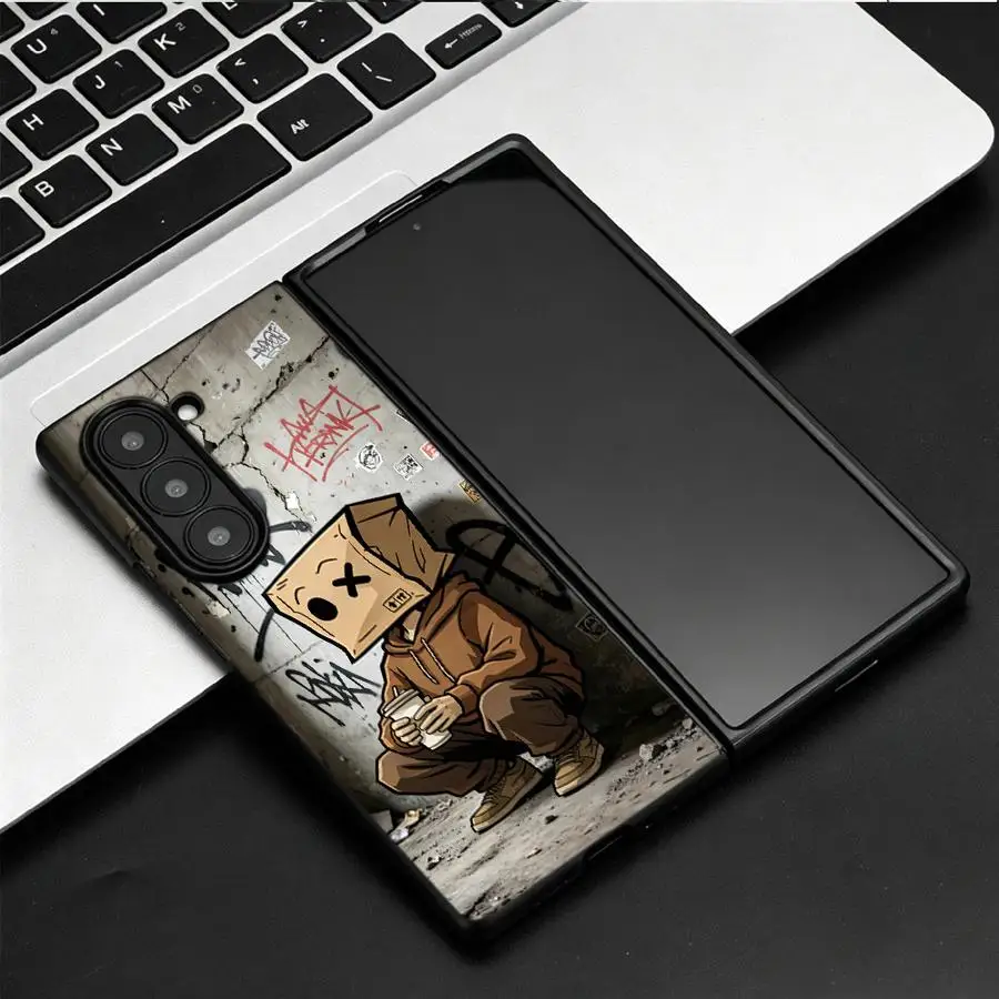 Фото Чехол для Samsung Galaxy Z Fold 8, Z Fold 7, Z Fold 6, Z Fold 5, Z Fold 4, Z Fold 3. Защитный чехол для телефона. Дизайн «Старая стена» с изображением мужчины. №2