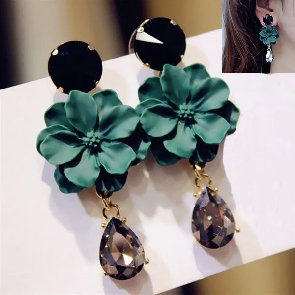 

Delysia King 2021 Trendy Women Temperament Flower Shape Earrings Simple Water Drop Versatile Eardrop