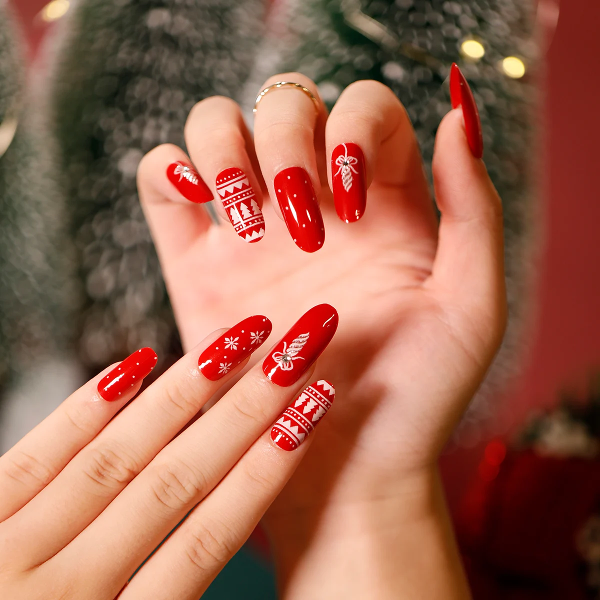 

24 Pack Christmas Fake Nail Wear Fake Nail Sticker Press Fake Nail Art Nail Decoration Reusable Faux Full Coverage Coffin