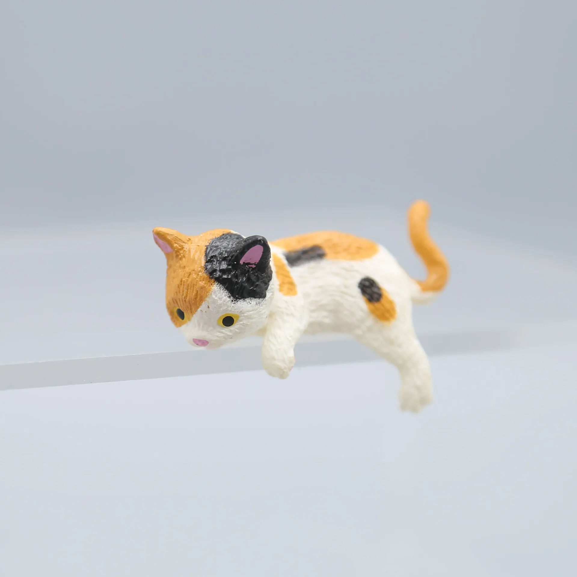 Миниатюрная фигурка кота из ПВХ
