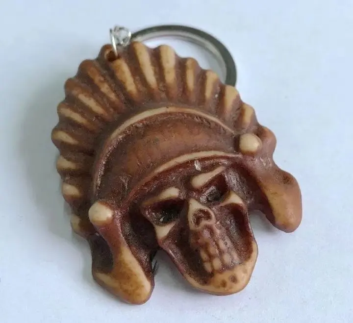 

15 pcs Cool Boy Men's chief Totem Keyrings Imitation Yak Bone Carved Resin Keychains Car Key Rings Jewelry Gifts ymm
