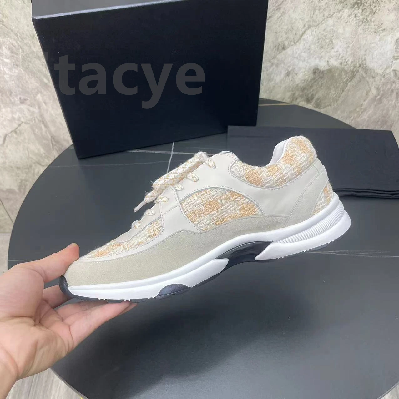 High-quality Women's sports shoes Damping Comfortable Male sneakers fashion Non-slip Women's autumn shoes Outdoor Couple shoe