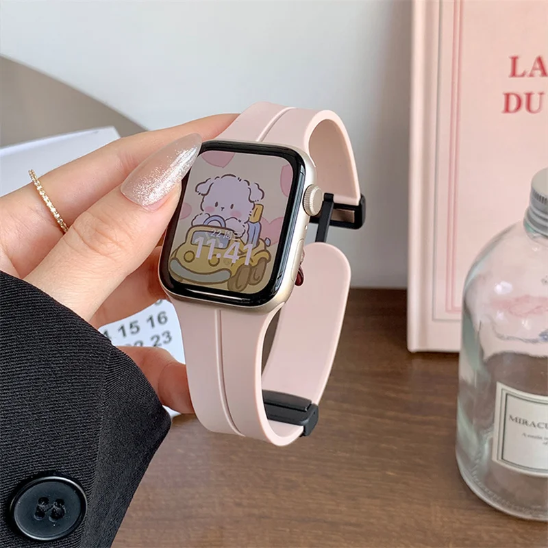 

Magnetic Buckle Strap For Apple Watch Ultra 8 Band 49mm 45mm Silicone Bracelet For iWatch Series 7 SE 6 5 3 44mm 40 41mm 42mm 38