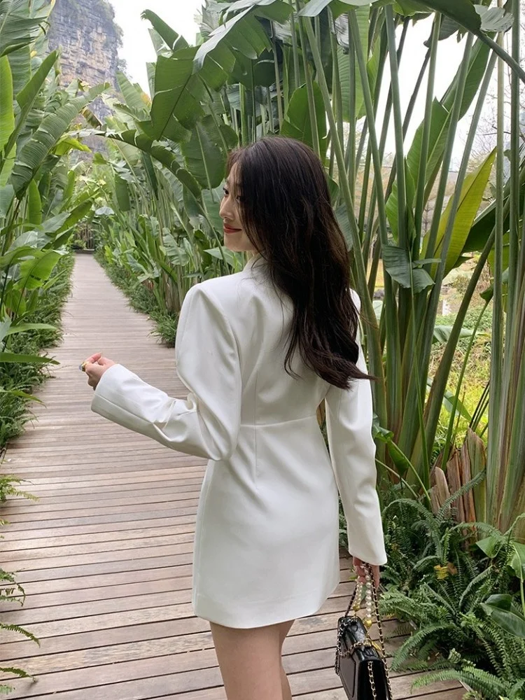 Рисунок 2 - Женское короткое однотонное платье-трапеция