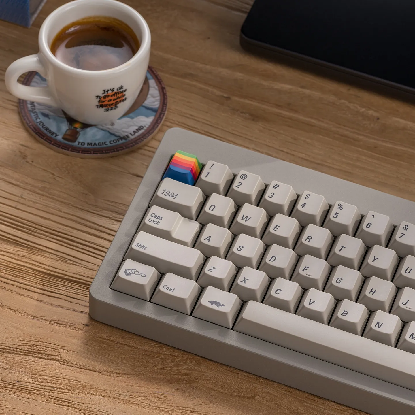 Клавишные колпачки PBTfans 1984 Vintage Grey для ПК, с иллюстративной термосублимацией, PBT-клавишные колпачки с возможностью кастомизации, аксессуары для ПК с эффектом стеклянных бусин (art.: 3920d8dfcdcc0) - 3920d8dfcdcc0