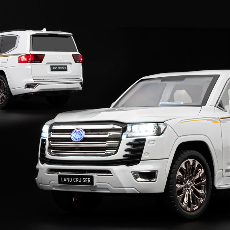 Фото Большой размер 1/18 Toyota Land Cruiser LC300 ZX, модель автомобиля из сплава, литой под давлением металлический внедорожник, модель автомобиля, звуковой свет, детская игрушка в подарок №3