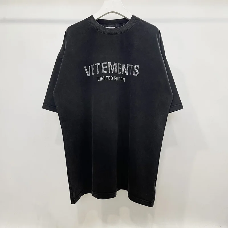 

Oversized VETEMENTS T-shirts Rhinestone Letter Logo 1:1 High Quality Washed Do Old Black Short Sleeves