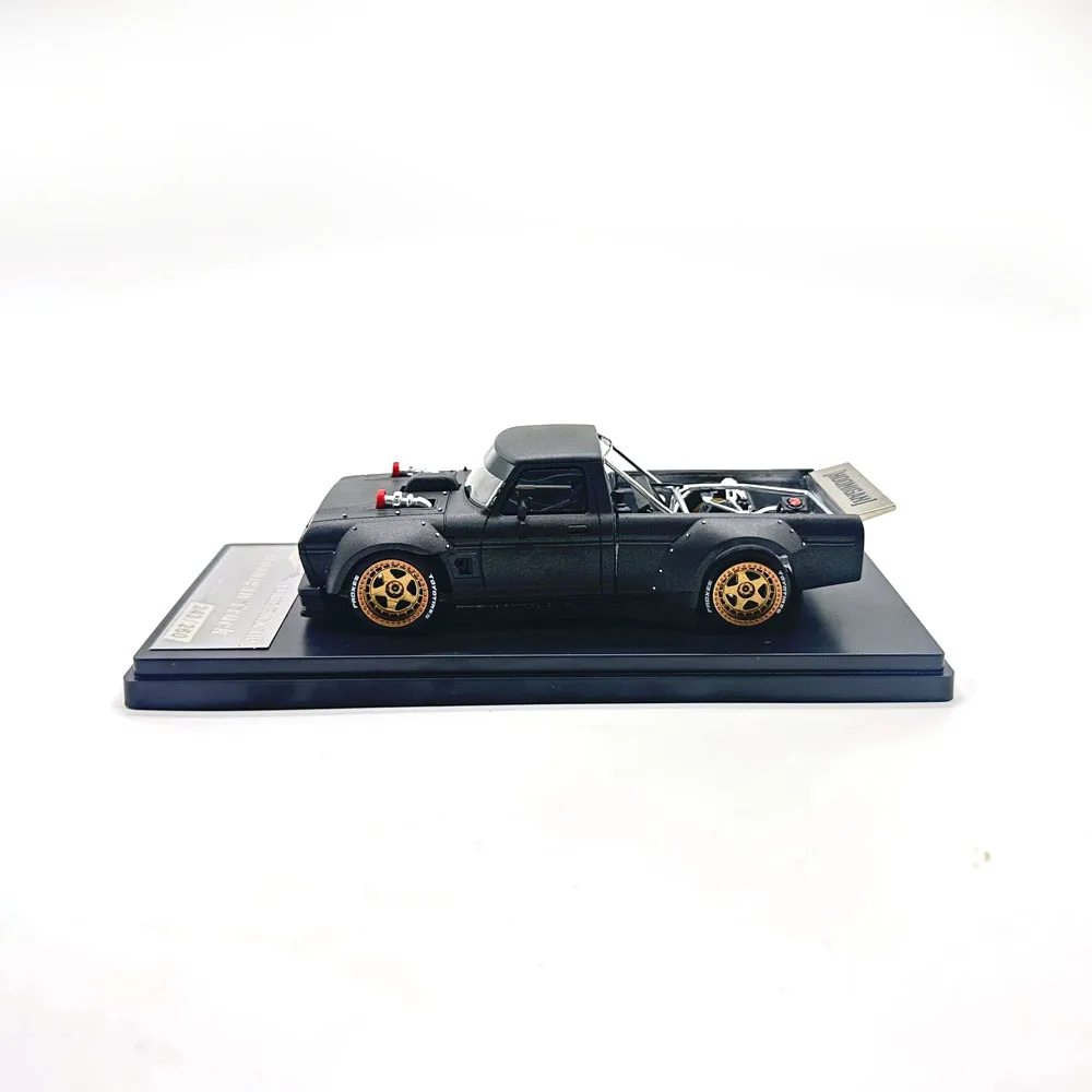 Фото Масштабная модель автомобиля HRN 1/43 из смолы: пикап Hoonigan, подарок на день рождения, коллекционная игрушка, элемент для сценарных сценариев №1