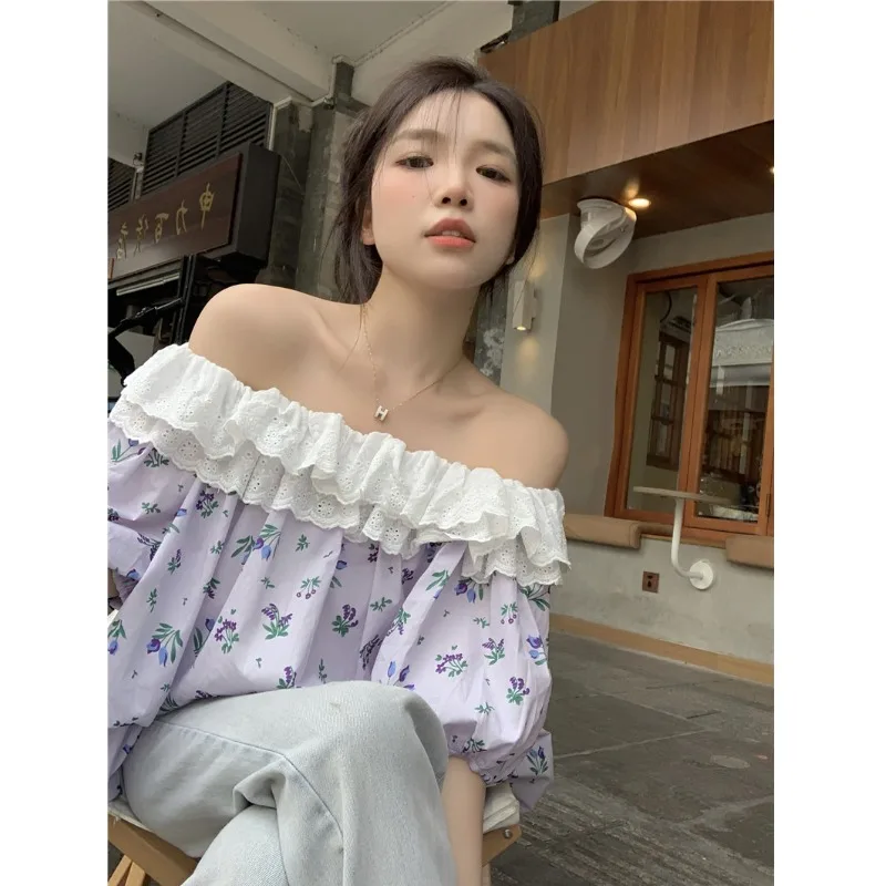 

Patchwork lace off shoulder floral short sleeved shirt women's summer French design sense of niche chic off shoulder top fashion