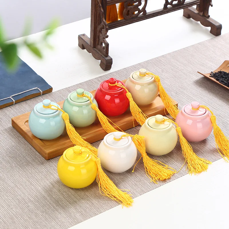 

2Pcs Ceramic Tea Can, Portable Mini Retro Sealed Can Pill Storage Can, Ancient Wind with Cover Small Porcelain Bottle