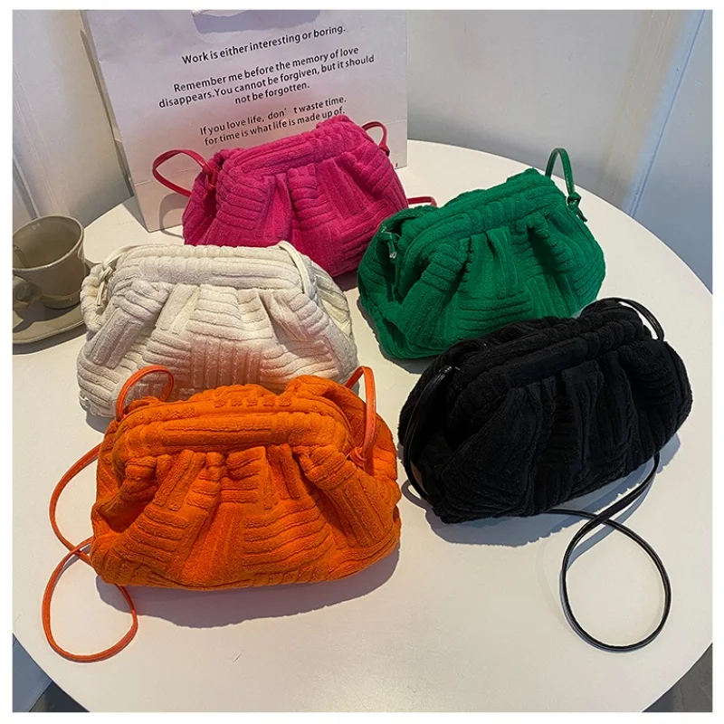 

2022 Purses and Handbag Designer Bag Clutch Party Purse Bag Women Large Dumplings Ruched Pillow Bag Trend Pouch Cloud Bags