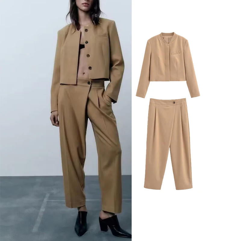 

Костюм брючный женский из куртки и прямых брюк, на осень