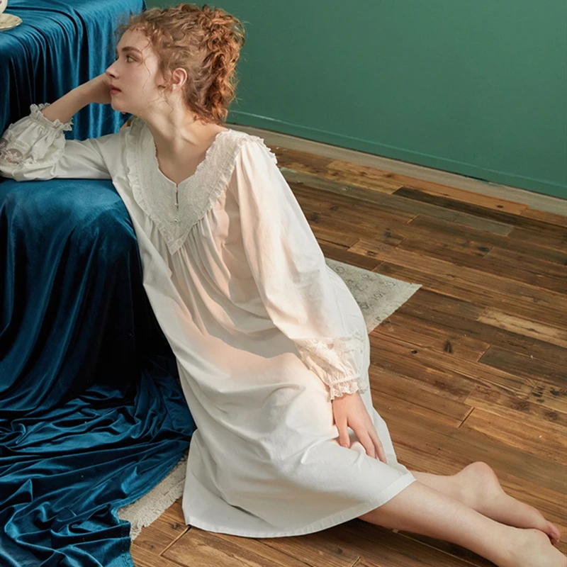 

Elegant woman nightgown Long sleeved sleepwear