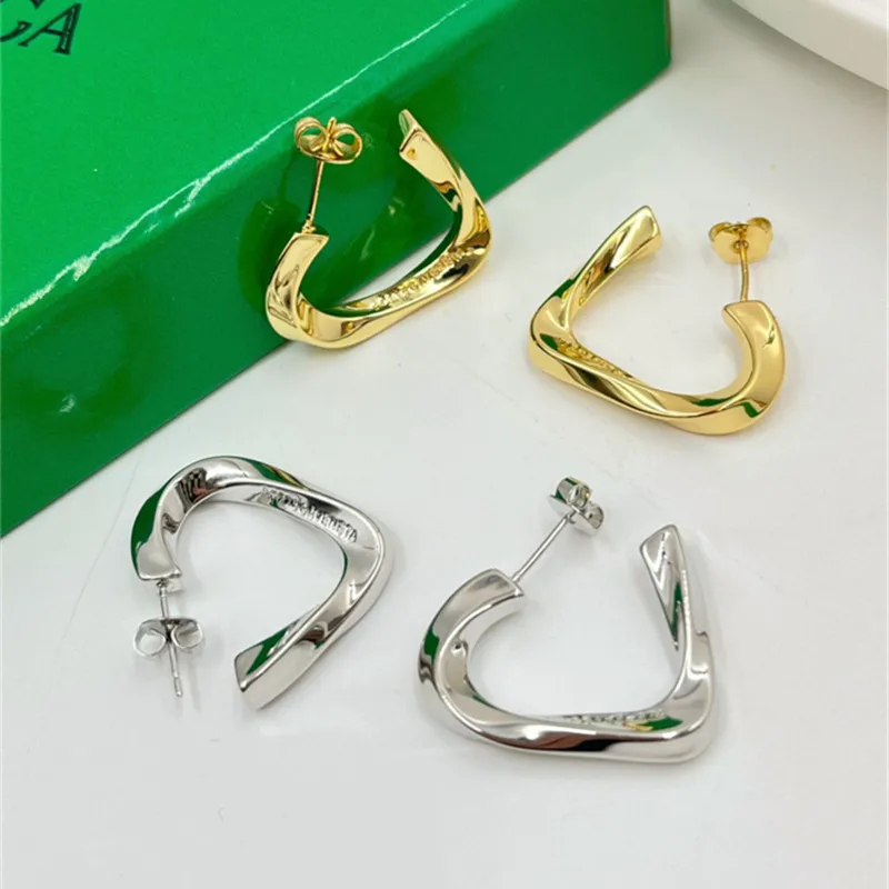 

New Triangle Earrings Twisted Geometric Lines Light Luxury Commuter Niche High-End Trend Temperament Fashion Accessories