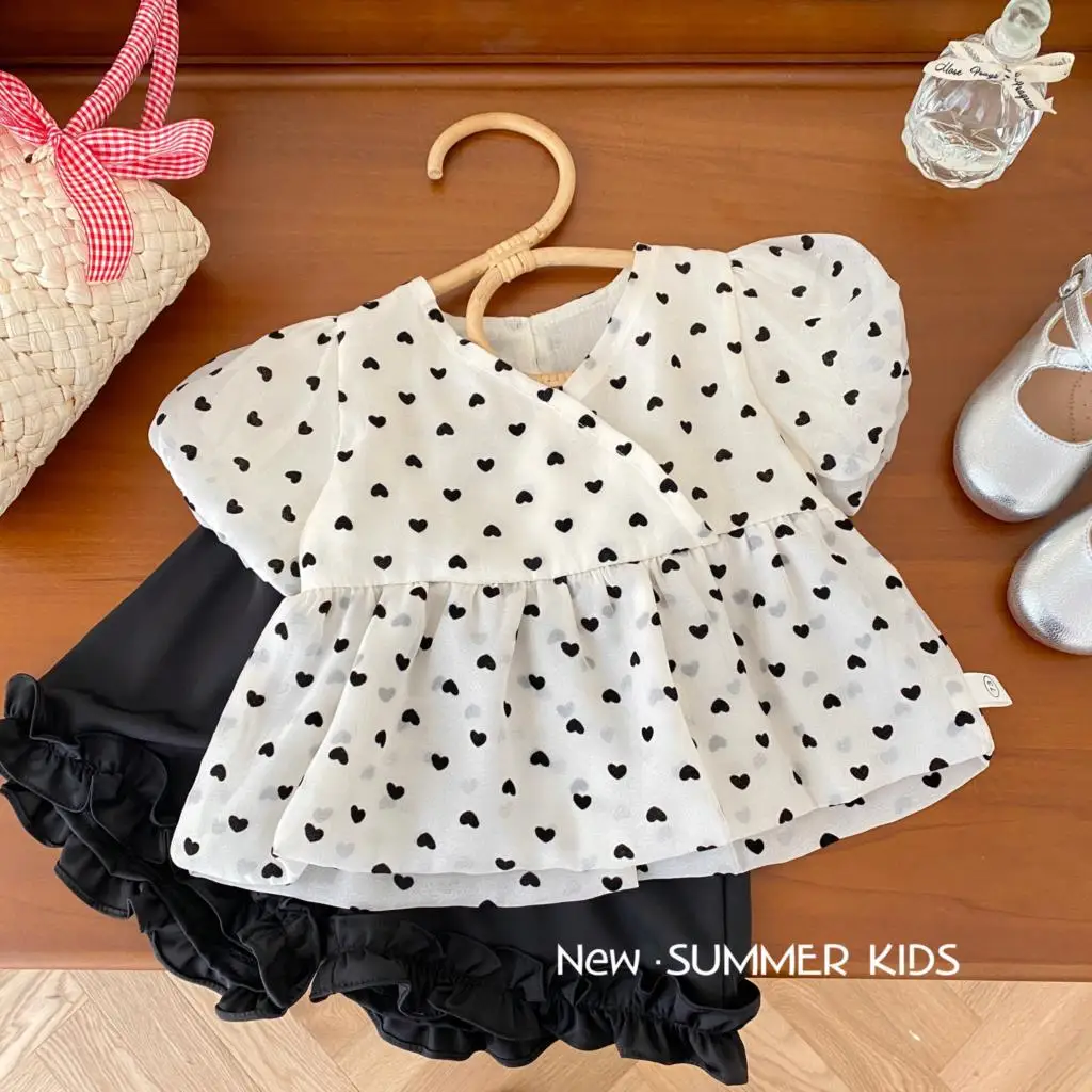 

2023 летние топы для маленьких девочек, хлопковое лоскутное кружевное платье на пуговицах с оборками и рукавами-фонариками, одежда для маленьких девочек с принтом Love