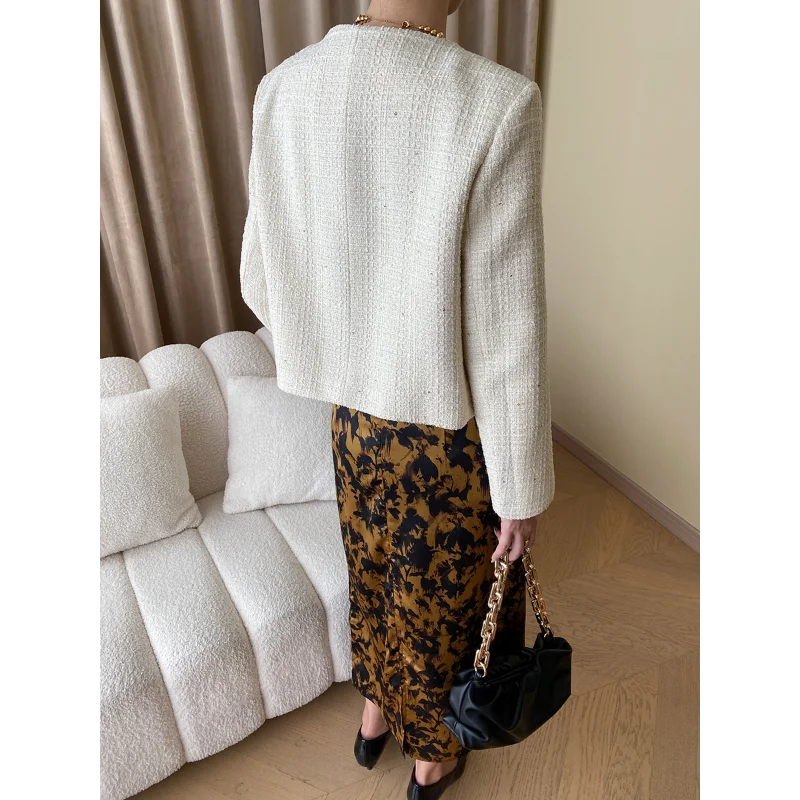 Рисунок 6 - Женский твидовый пиджак с круглым вырезом