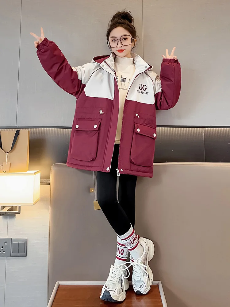 Утепленная верхняя одежда средней длины на флисовой подкладке женская зимняя