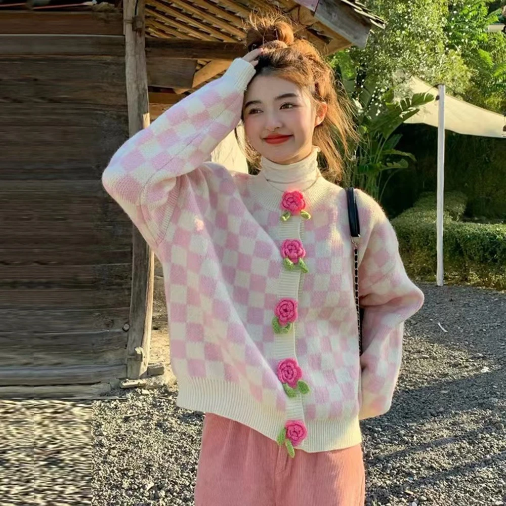 

Juice Snow 2022 New Women's Checkerboard Knitted Flower Design Sweater Cardigan Autumn And Winter Sweater Age-Reducing Girl Coat