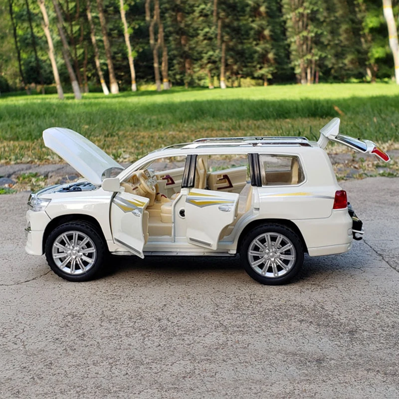 

1:24 Alloy LAND CRUISER SUV Car Model Diecast Metal Vehicles Simulation Pull Back Car Kids Toys Gift Collection