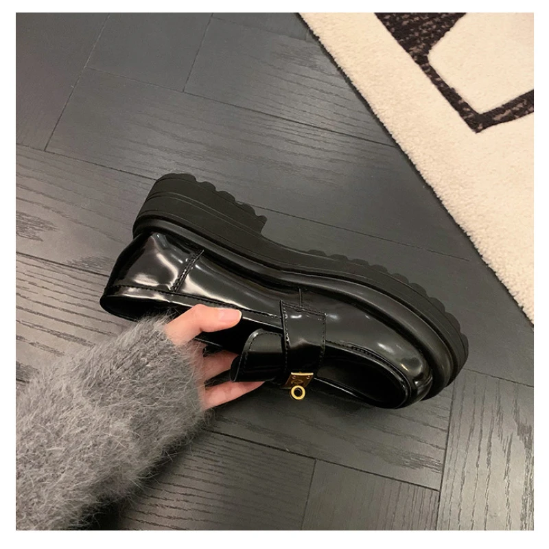 2023 New Women's Single Shoes Leather Round Toe Thick Bottom Gold Buckle Slip-on Loafers Women's Small Leather Shoes