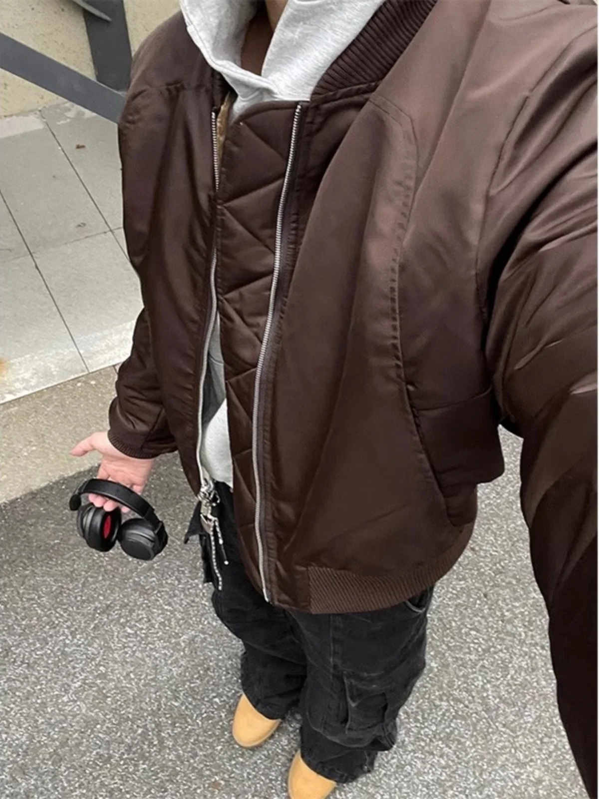 Короткое утолщенное теплое пальто-бомбер на хлопковой подкладке верхняя одежда