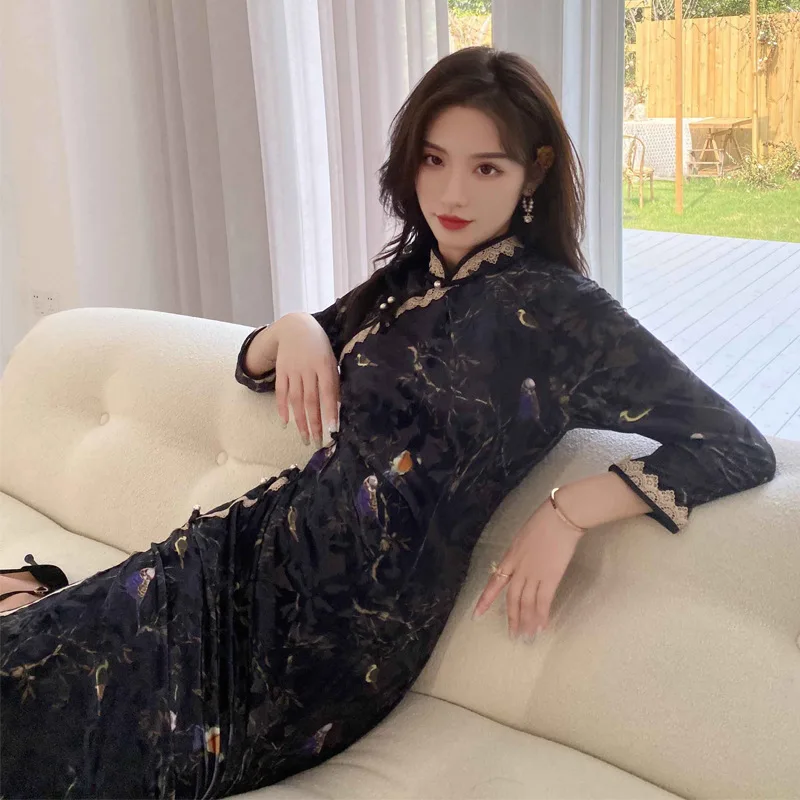 

2022 Traditional Chinese Vintage Women Cheongsam Dresses Elegant Velvet Pearl Buttons Side Split Long Qipao Party Evening Dress