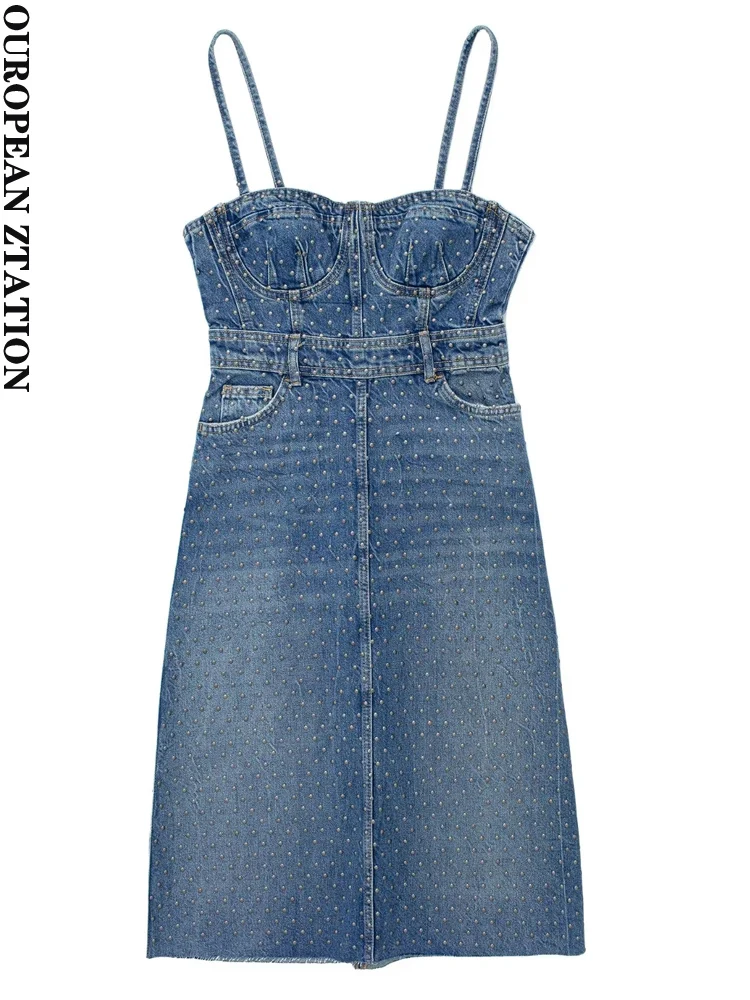 

Женское джинсовое платье-бюстье с открытой спиной и тонкими бретельками