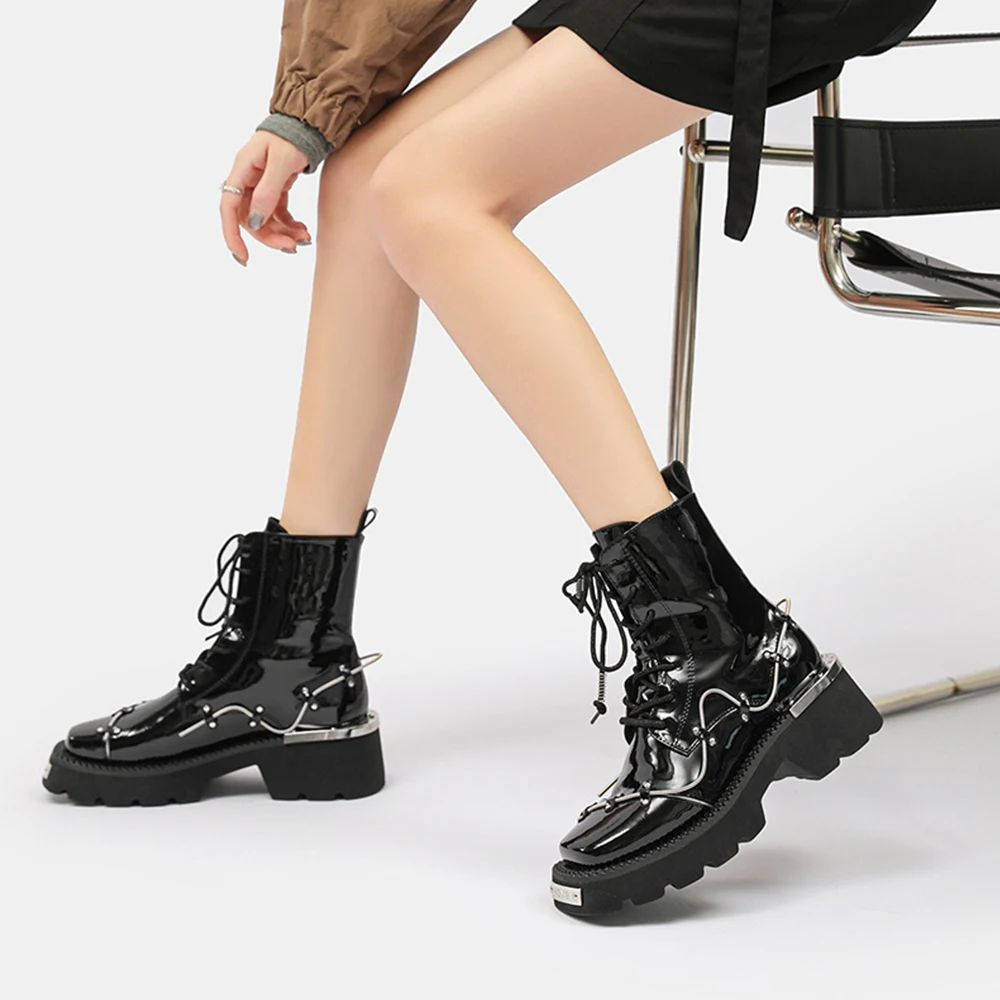 2023 New Lace Up Metal Boots Square Toe Increasing Height Spring Cross Tied Ankle Women Booties Autumn Black Solid Glossy Casual
