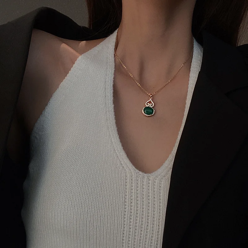 Ожерелье из титановой стали с зеленым драгоценным камнем женское дизайнерское