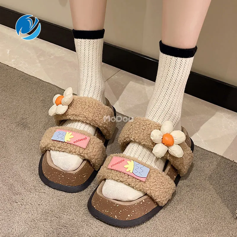 

Женские уличные шлепанцы Mo Dou на нескользящей подошве, плюшевая Удобная подкладка, украшение цветов, бандаж, 2023