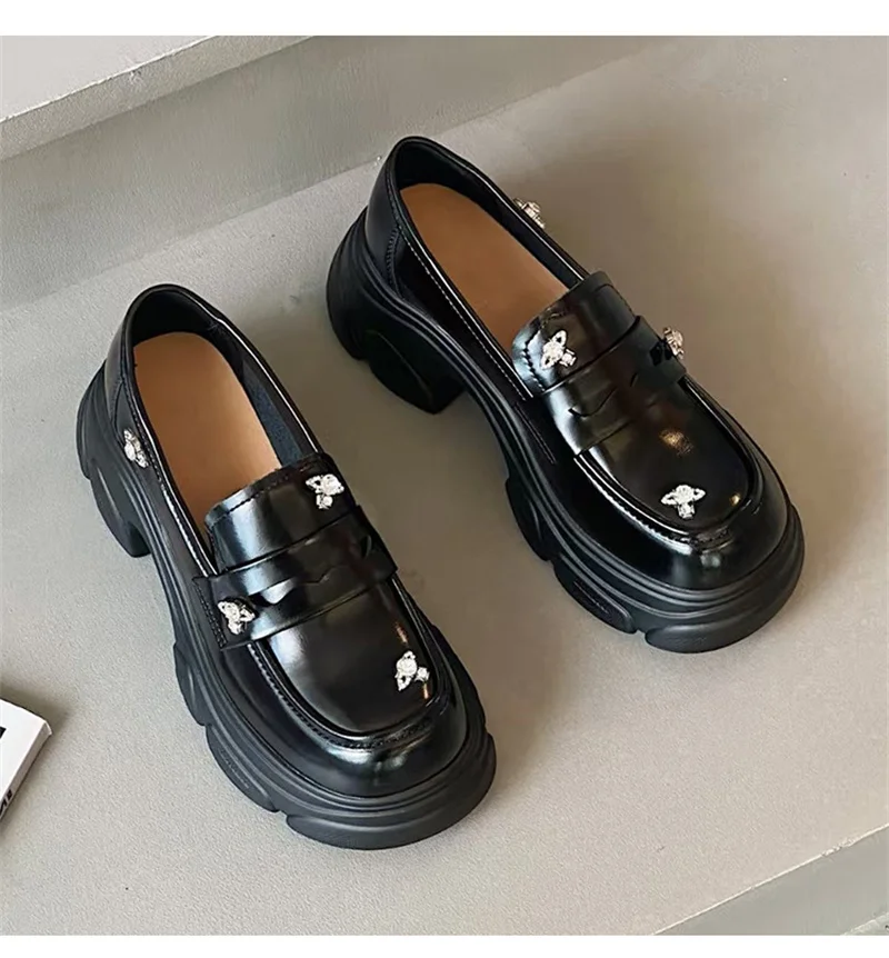 Мокасины украшенные стразами кроссовки с круглым носком и бабочкой черное