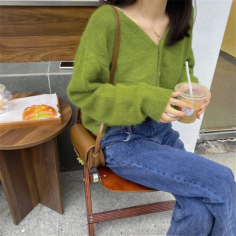 Женский трикотажный кардиган с V-образным вырезом и длинным рукавом