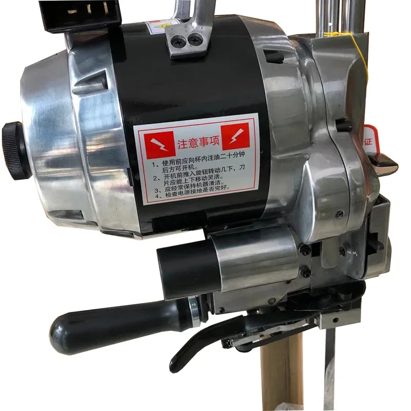 Автоматическая машина для резки ткани с прямым ножевым лезвием