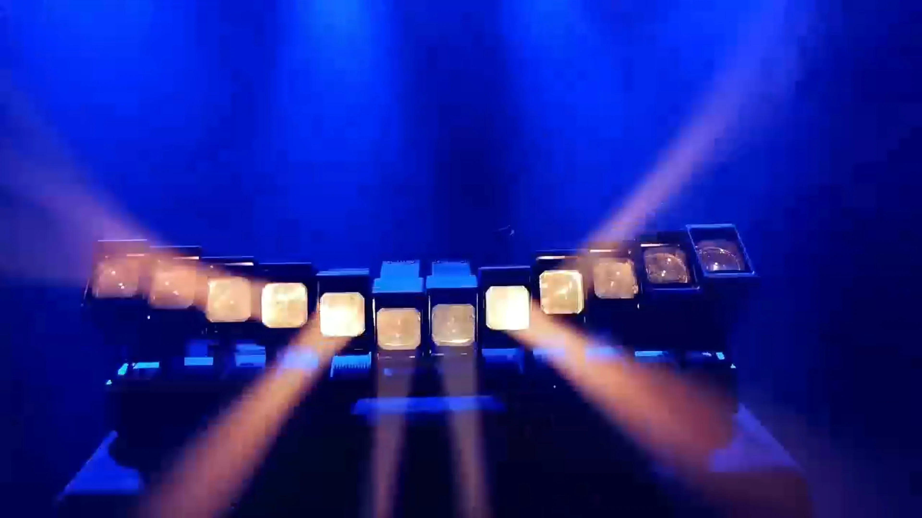 Светодиодная лампа с отдельной струящейся головкой и лучным освещением для