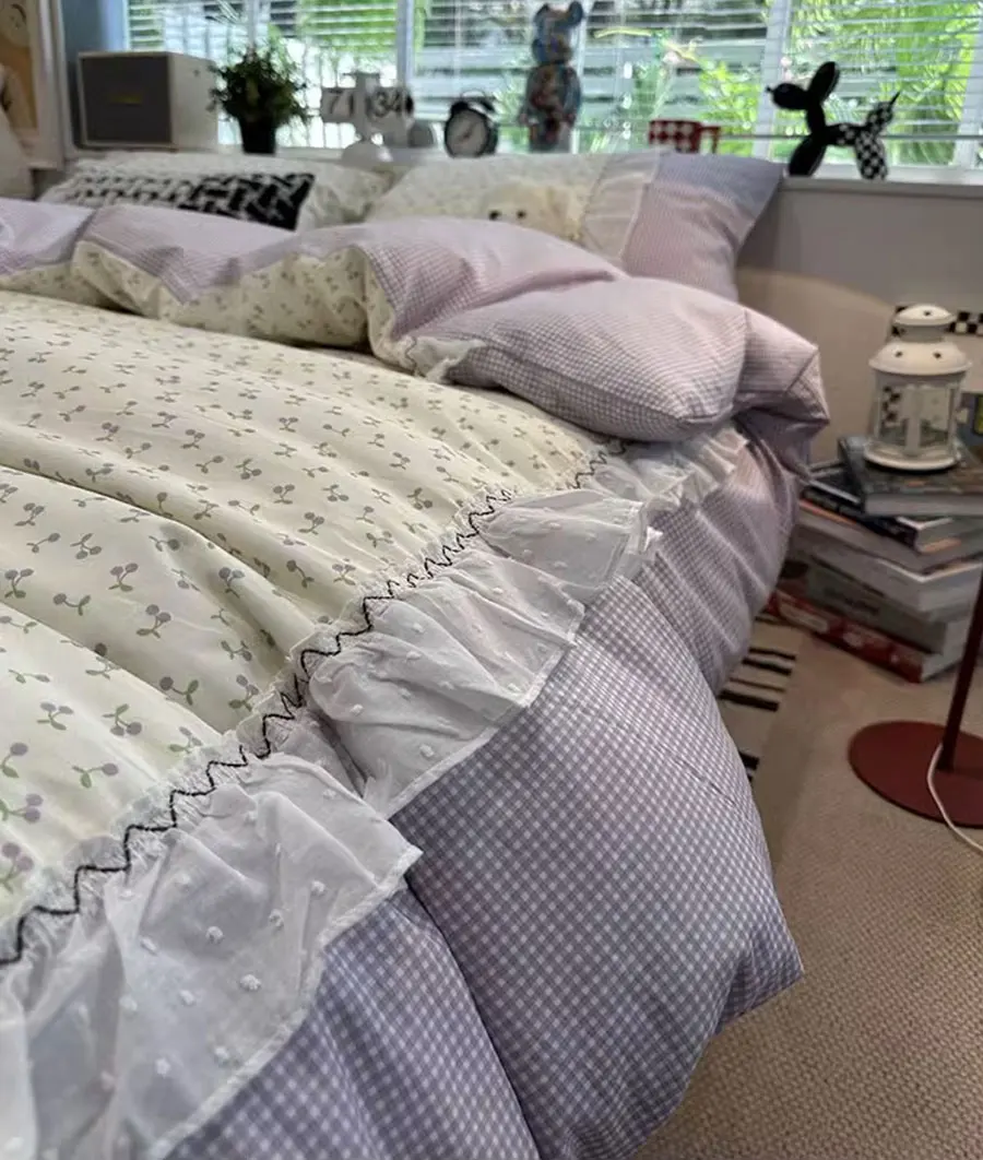 Комплект постельного белья в клетку с фиолетовыми вишнями 1 5 8