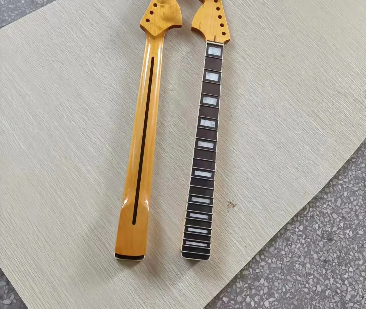 

Left Hand Big Head Electric Guitar Neck Maple Rosewood Fretboard 22 fret With Composite Decorated nut 42mm Heel 55.6mm