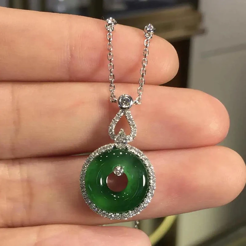 Подвеска хекзопраза из натурального хэтяня инкрустированная кристаллами