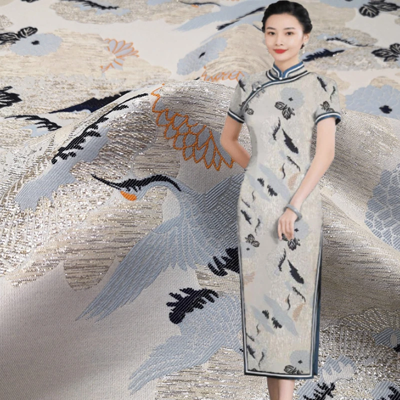 

Золотой Шелковый кран трехмерный жаккард cheongsam ткань осеннее и зимнее платье ветровка Тан костюм парча ткань