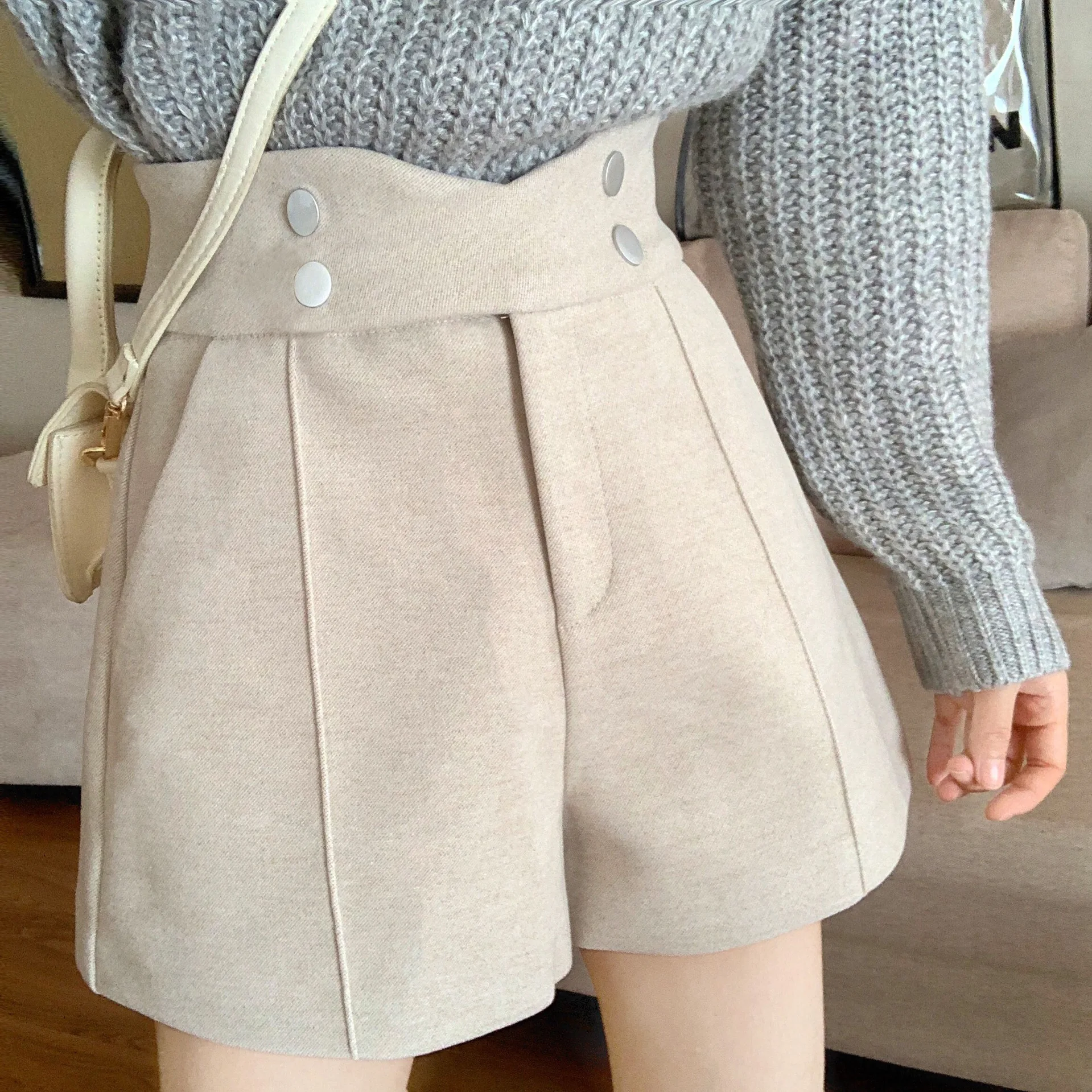 2023 Summer Solid Color High Waist Wide Leg Shorts Wear Boots Booty Shorts Winter Woolen Houndstooth Shorts for Women Culottes