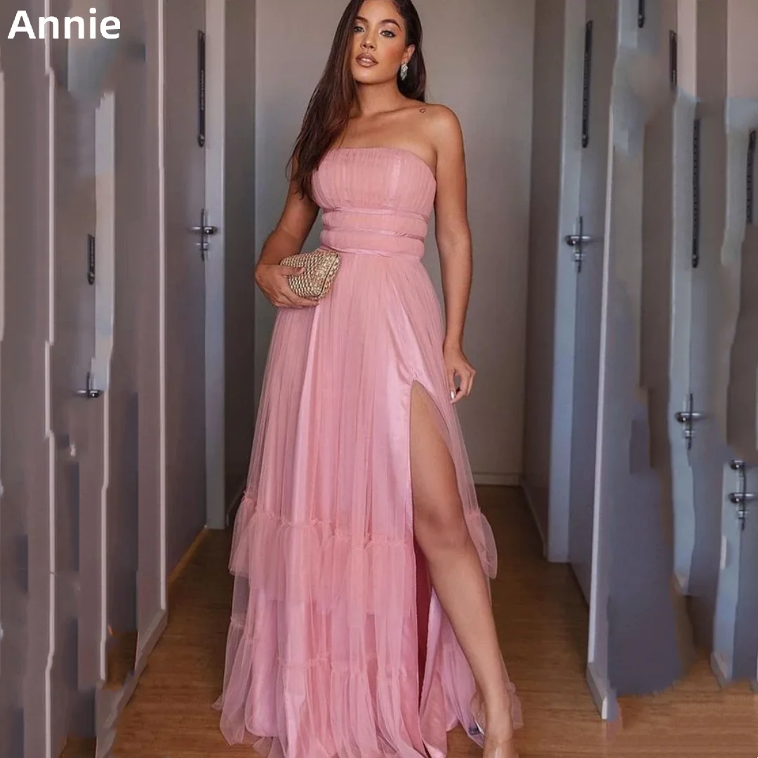 

Розовое вечернее платье Annie ручной работы из органзы без бретелек с боковыми разрезами