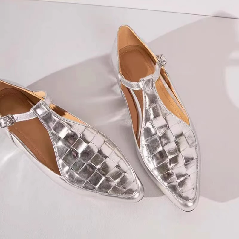 2023 French Retro Pointed Loafers Shallow Flat Shoes Low-Heeled Leather T-Buckle Ballet Fashion Gold Shoes Women.
