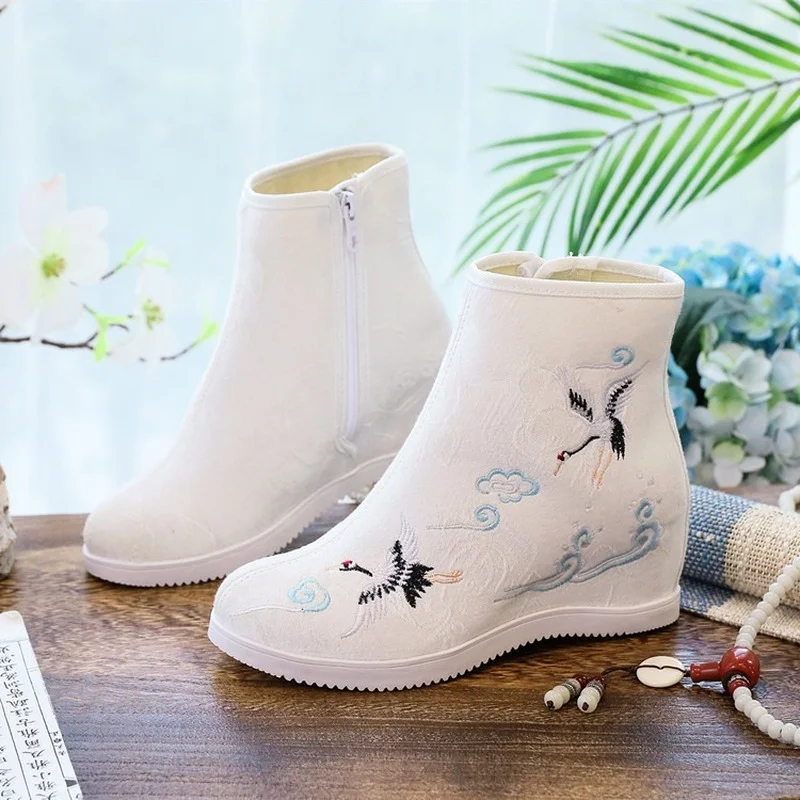 

New Fashion Embroidered Shoes Simple and Versatile Inner Heightening Ancient Style Hanfu Women's Boots Women Boots