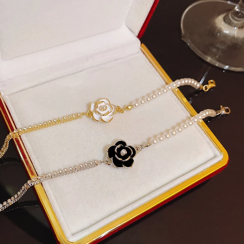 

Retro Romantic Camellia Imitation Pearl Bracelet for Women Elegant Shiny Zircon Exquisite Adjustable Bracelet Jewelry Gift Party