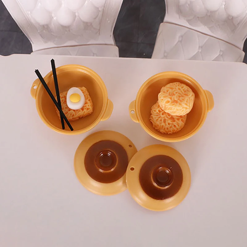 Мини-кастрюля для кукольного домика яйцо лапша миниатюрная еда игра фотография