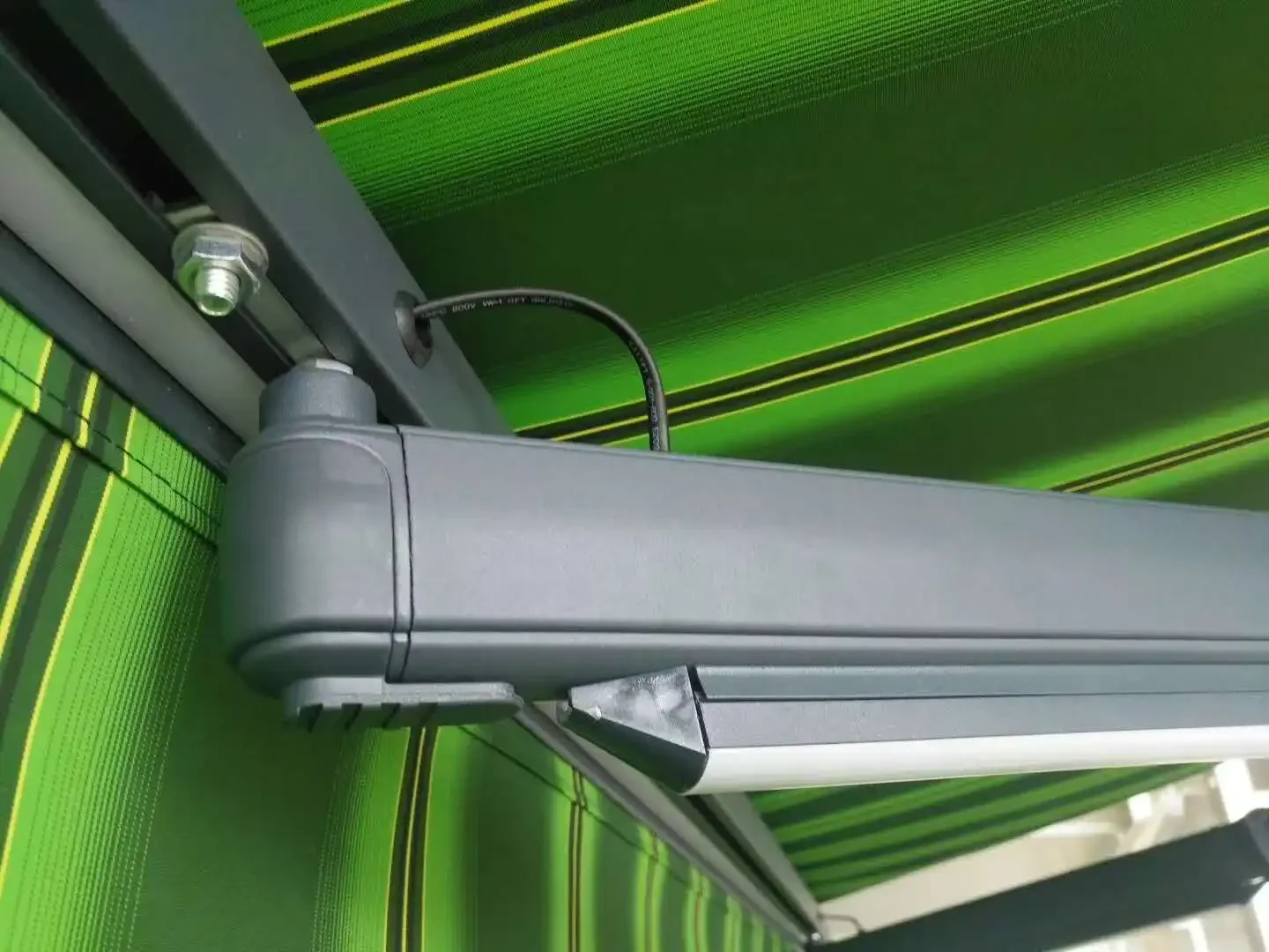 Роскошный электрический алюминиевый тент по индивидуальному заказу поставщик