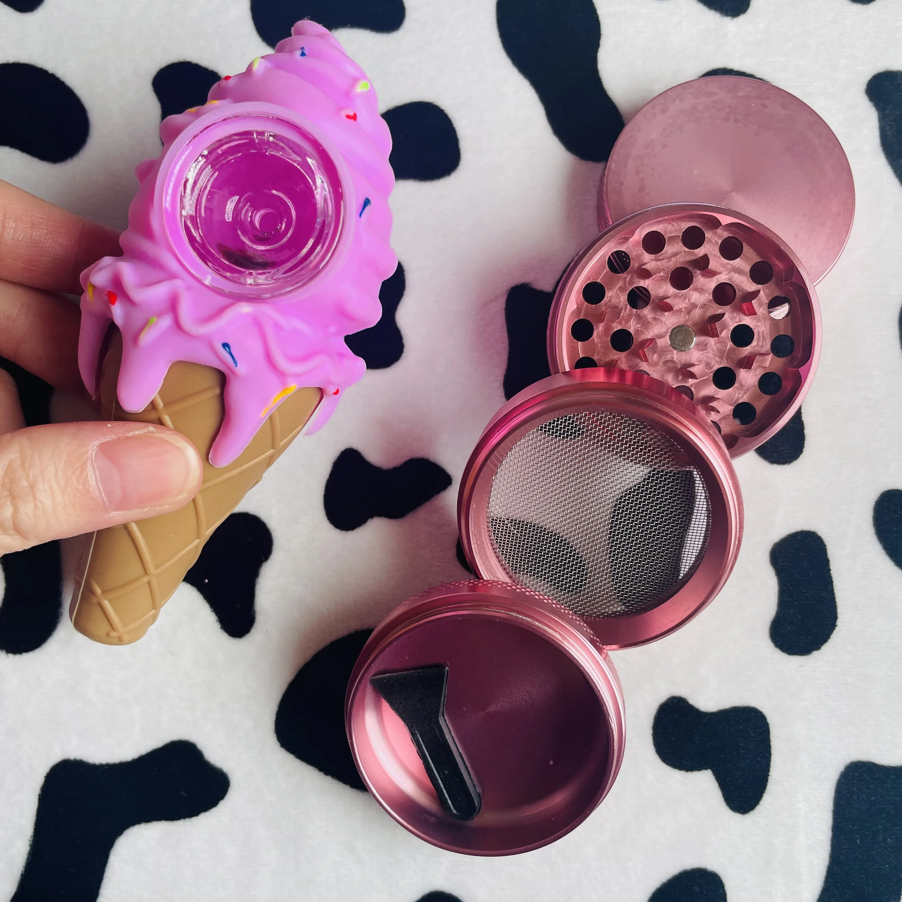 

Pink Smoking Pipe and Grinder Smoking Accessories