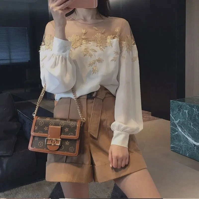 Женская ажурная блузка с круглым вырезом длинным рукавом и цветочным принтом